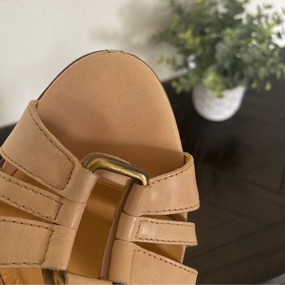 Vía Espiga Heels - Picture 14 of 14